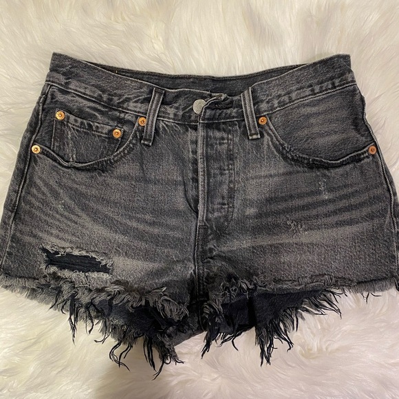 Levi’s denim shorts black grey denim size 26 - Picture 1 of 3